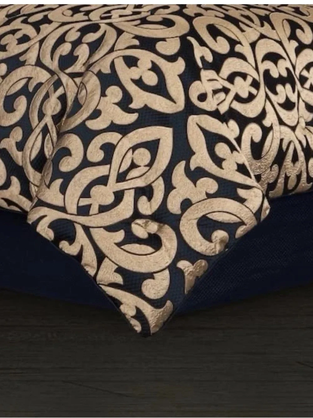 J. Queen New York Biagio Comforter Set NWT Sz Queen NWT